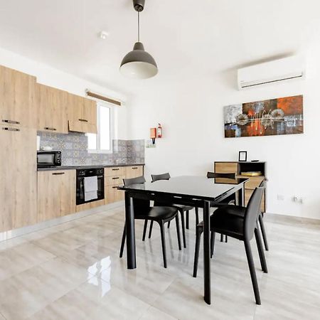 F12 Room 1, Private Room Two Single Beds Shared Bathroom In Shared Flat Msida Dış mekan fotoğraf