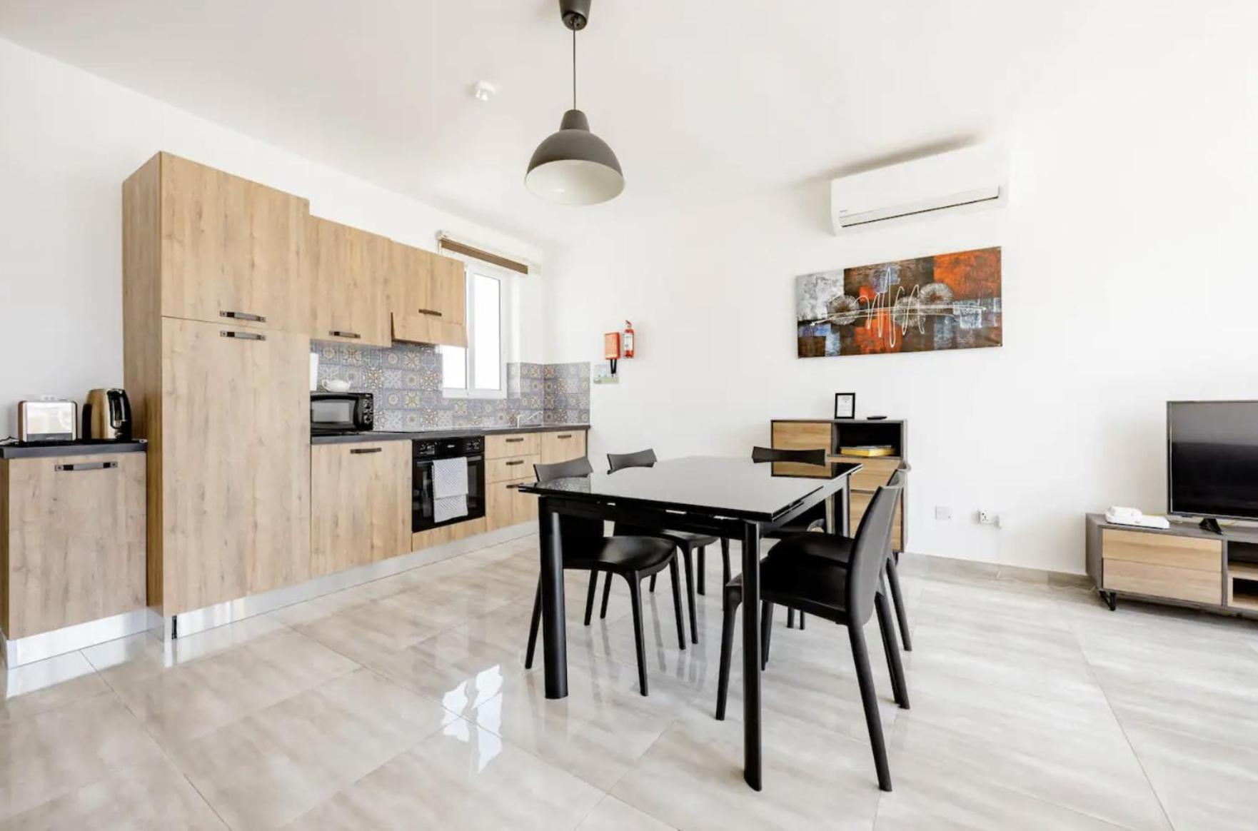 F12 Room 1, Private Room Two Single Beds Shared Bathroom In Shared Flat Msida Dış mekan fotoğraf